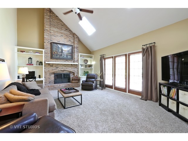 381 Brighton Dr, Wheaton, IL 60189 photo 9