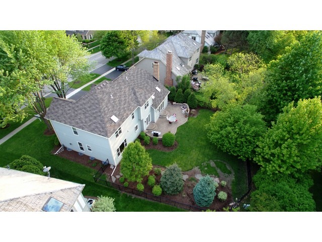 381 Brighton Dr, Wheaton, IL 60189 photo 2