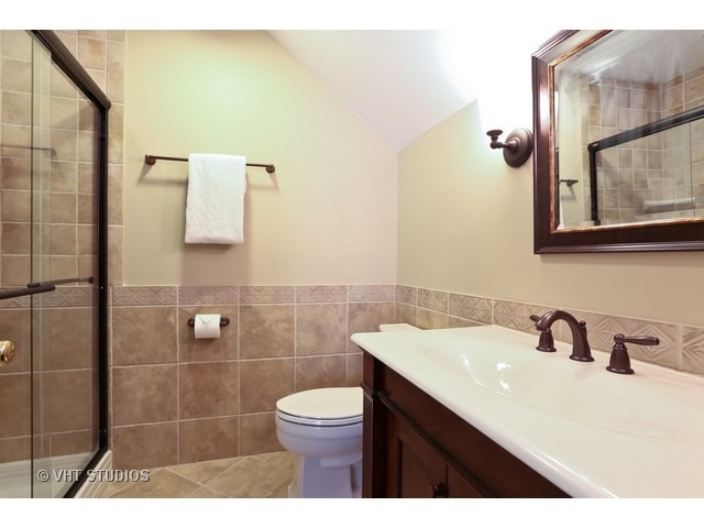 381 Brighton Dr, Wheaton, IL 60189 photo 17