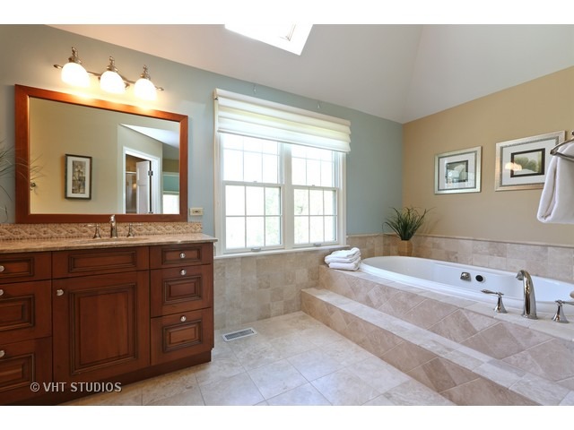 381 Brighton Dr, Wheaton, IL 60189 photo 14