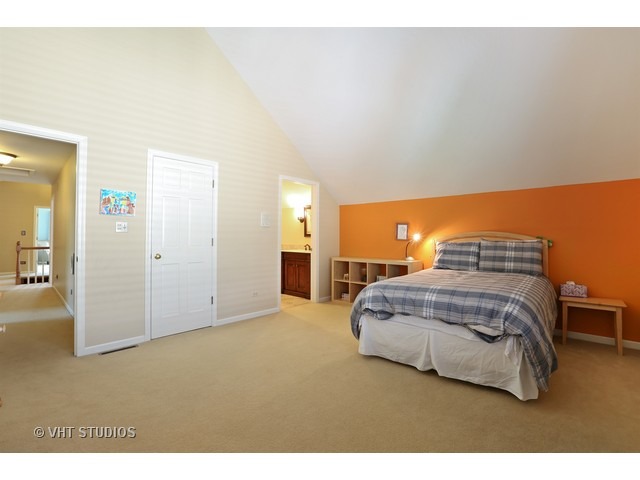 381 Brighton Dr, Wheaton, IL 60189 photo 16