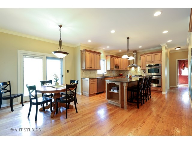 381 Brighton Dr, Wheaton, IL 60189 photo 7