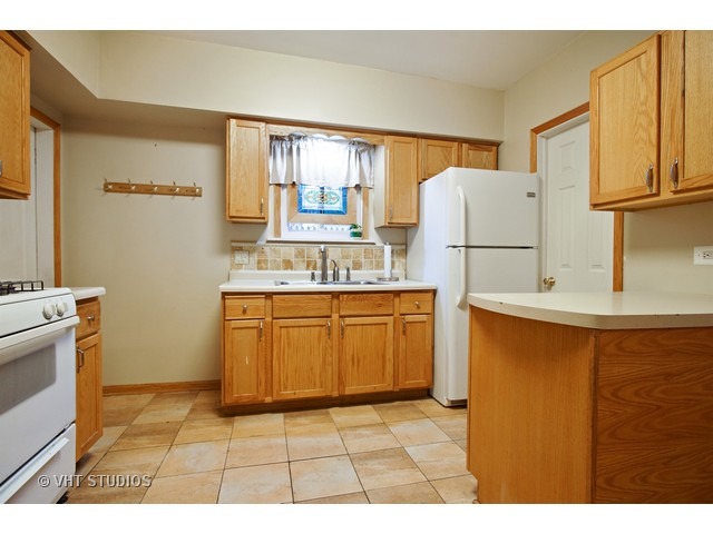 324 Wabash St, Elgin, IL 60123 photo 3