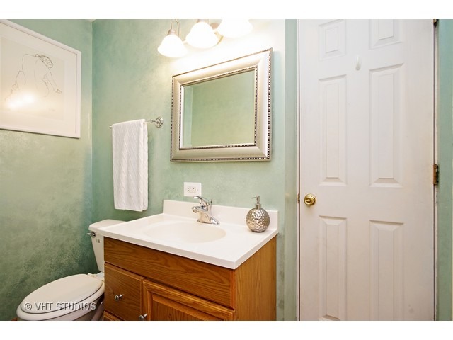 324 Wabash St, Elgin, IL 60123 photo 8