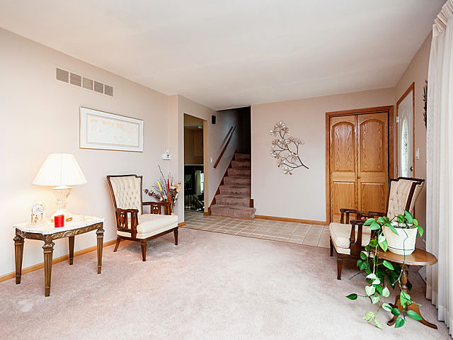 7622 Cherry Tree Ln, Willowbrook, IL 60527 photo 7
