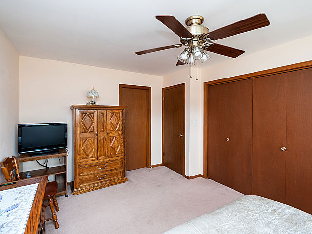 7622 Cherry Tree Ln, Willowbrook, IL 60527 photo 18