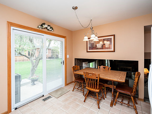 7622 Cherry Tree Ln, Willowbrook, IL 60527 photo 16
