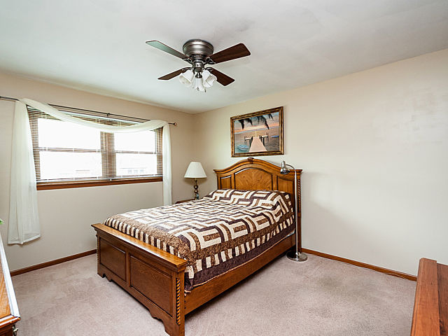 7622 Cherry Tree Ln, Willowbrook, IL 60527 photo 21
