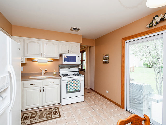 7622 Cherry Tree Ln, Willowbrook, IL 60527 photo 15