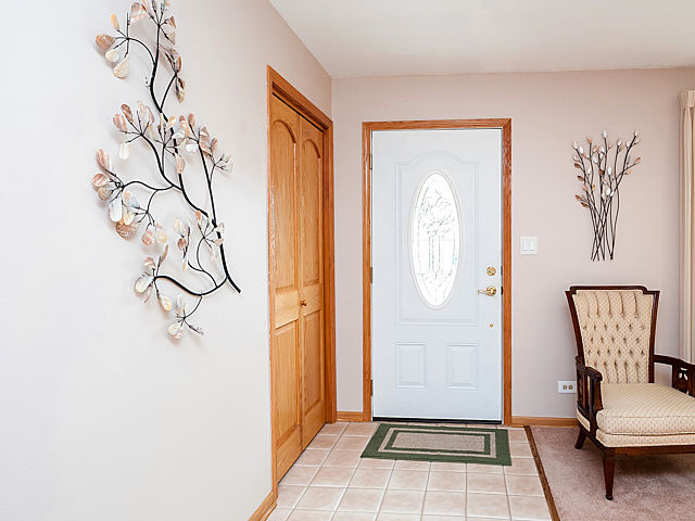 7622 Cherry Tree Ln, Willowbrook, IL 60527 photo 6