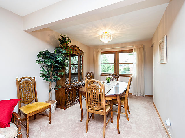 7622 Cherry Tree Ln, Willowbrook, IL 60527 photo 12