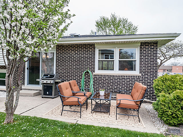 7622 Cherry Tree Ln, Willowbrook, IL 60527 photo 3