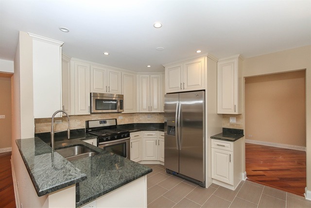 1352 Beacon Ln, Bartlett, IL 60103 photo 2