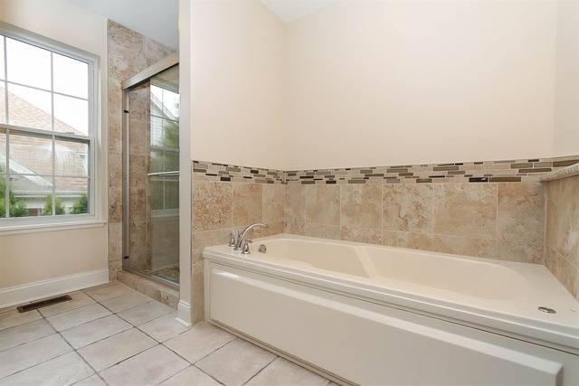1352 Beacon Ln, Bartlett, IL 60103 photo 16