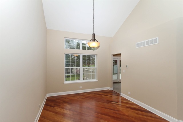 1352 Beacon Ln, Bartlett, IL 60103 photo 8