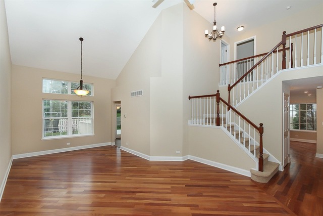 1352 Beacon Ln, Bartlett, IL 60103 photo 3