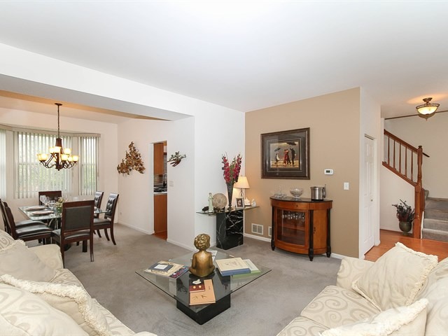 2416 Foxglove Ct, Elgin, IL 60124 photo 4