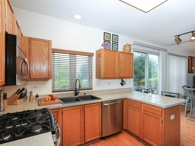 2416 Foxglove Ct, Elgin, IL 60124 photo 6