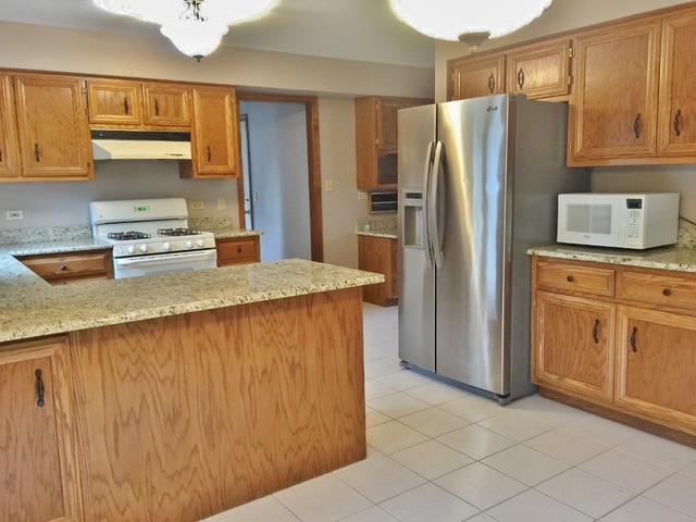 1669 Ithaca Dr, Naperville, IL 60565 photo 5
