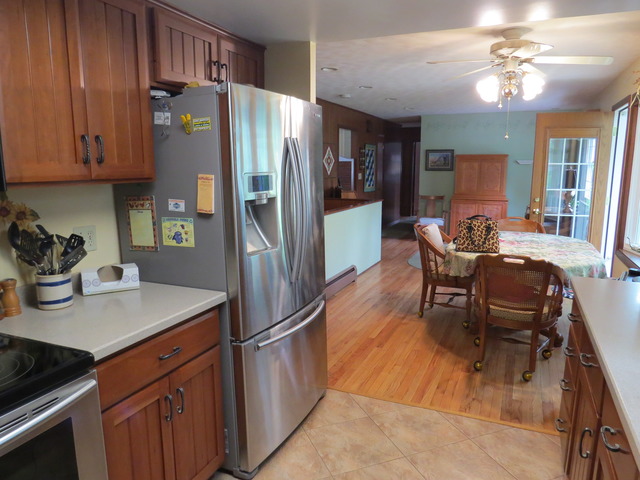 796 Carol Ave, Elgin, IL 60123 photo 4