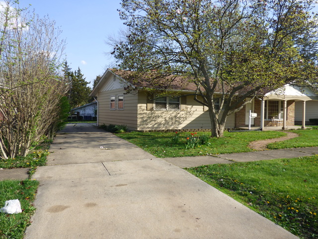 3719 Crescent Dr, Steger, IL 60475 photo 2