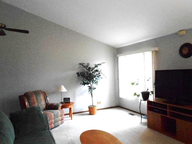 95 Longford Dr, Elgin, IL 60120 photo 4