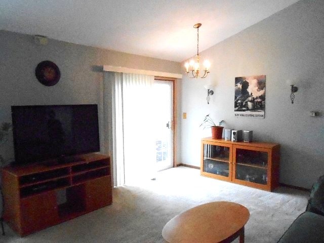 95 Longford Dr, Elgin, IL 60120 photo 3