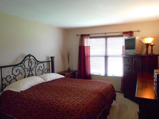 95 Longford Dr, Elgin, IL 60120 photo 7