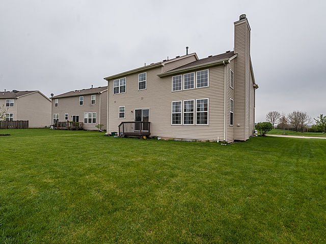 2742 Lundquist Dr, Aurora, IL 60503 photo 2