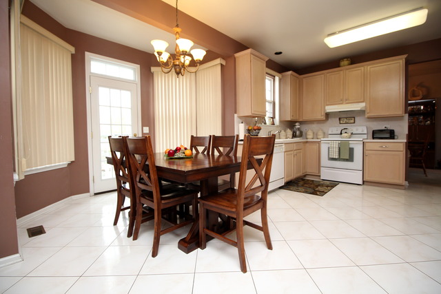 785 Citadel Ct, Des Plaines, IL 60016 photo 7