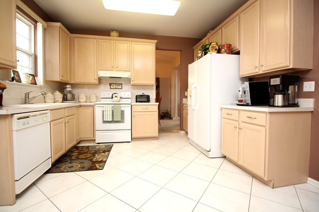 785 Citadel Ct, Des Plaines, IL 60016 photo 6