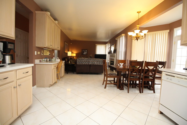 785 Citadel Ct, Des Plaines, IL 60016 photo 8