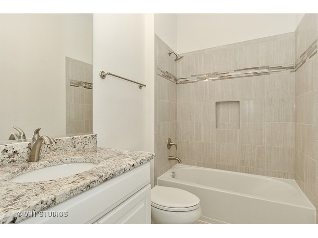 3853 Eagle Ridge Dr, Elgin, IL 60124 photo 9