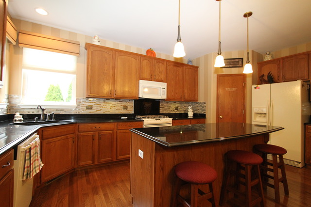 2415 Eisenhower Blvd, Mchenry, IL 60051 photo 4