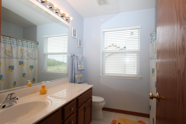 2415 Eisenhower Blvd, Mchenry, IL 60051 photo 16