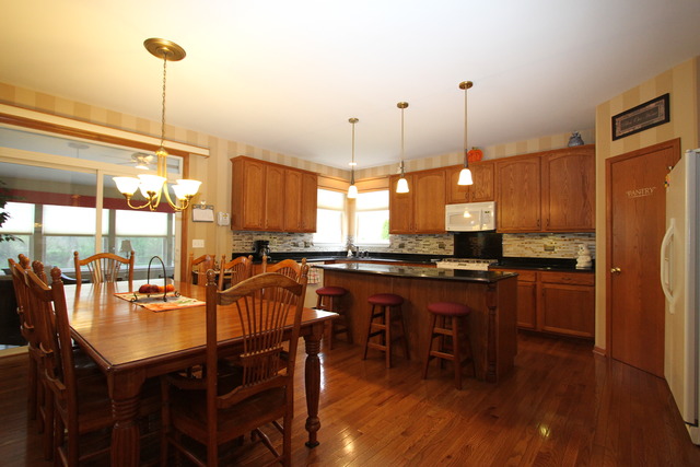 2415 Eisenhower Blvd, Mchenry, IL 60051 photo 5