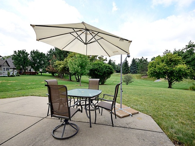 2500 Doncaster Dr, Aurora, IL 60504 photo 3