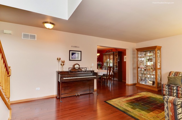 2226 Ashby Ln, Plainfield, IL 60586 photo 2