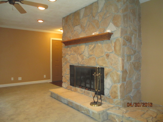 217 Hill Rd, Mchenry, IL 60051 photo 2