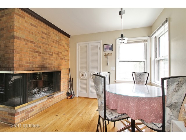 2 Timber Ln, Northbrook, IL 60062 photo 4