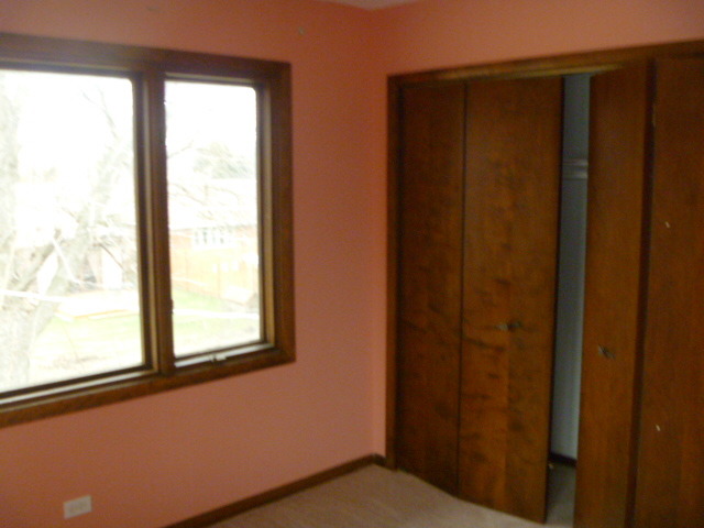 526 Ambleside Rd, Des Plaines, IL 60016 photo 18