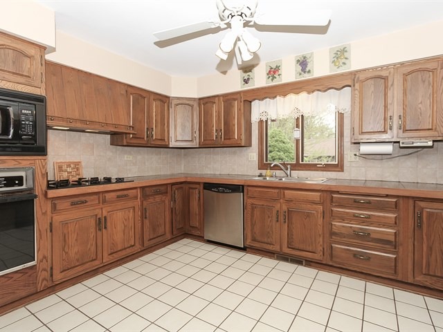 27 Greenridge Rd, Elgin, IL 60120 photo 7