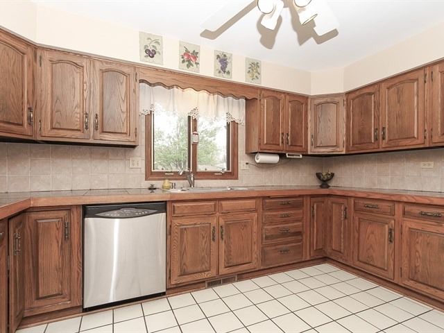 27 Greenridge Rd, Elgin, IL 60120 photo 9