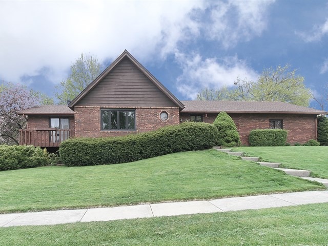 27 Greenridge Rd, Elgin, IL 60120 photo 1