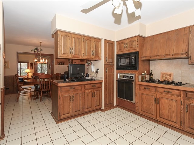27 Greenridge Rd, Elgin, IL 60120 photo 8