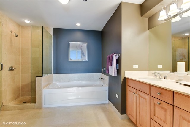 21 E Huron St #2701, Chicago, IL 60611 photo 9
