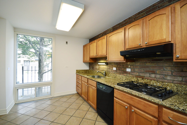 1371 E Park Pl, Chicago, IL 60637 photo 3