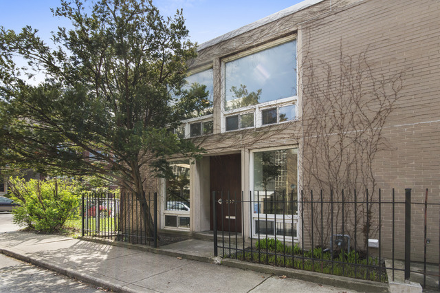1371 E Park Pl, Chicago, IL 60637 photo 1