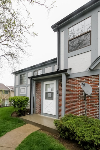 1334 Inverrary Ln #13C, Palatine, IL 60074 photo 2