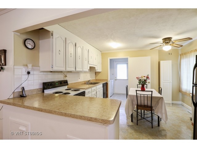311 E Wayne Pl, Wheeling, IL 60090 photo 3